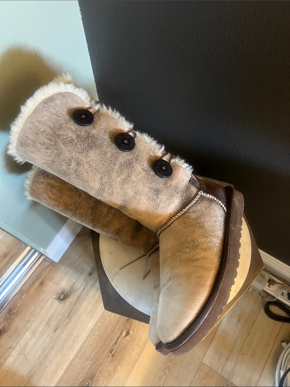1 hour sale. Ugg Boots, Tall Bailey Button Triplet Sand Sheepskin Button US 8 - Picture 11 of 11